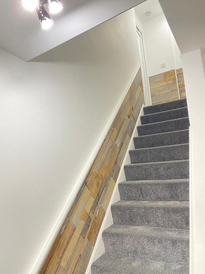 Gatwick Deluxe En-Suite Rooms Horley Esterno foto