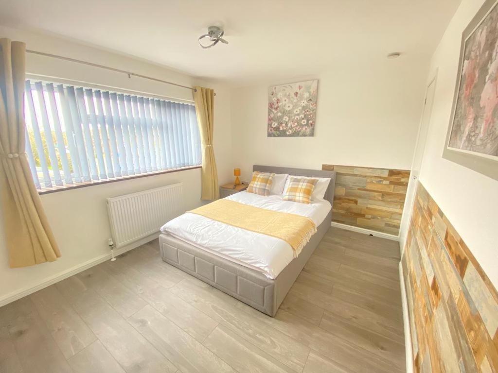 Gatwick Deluxe En-Suite Rooms Horley Esterno foto