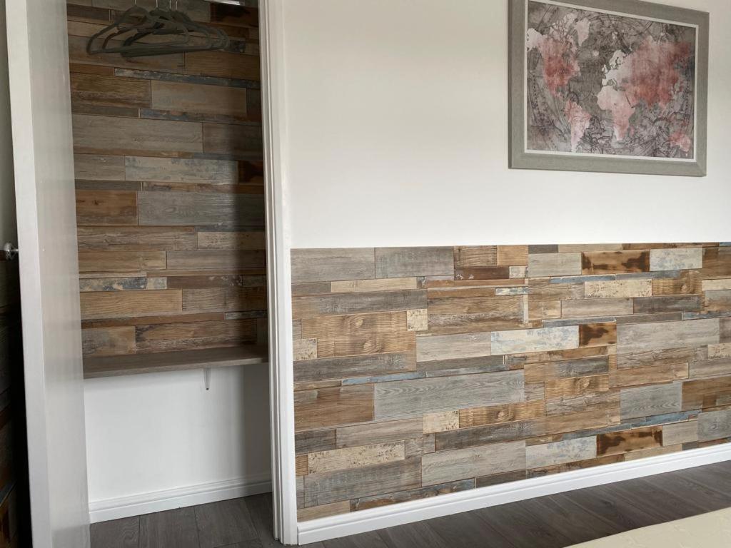 Gatwick Deluxe En-Suite Rooms Horley Esterno foto