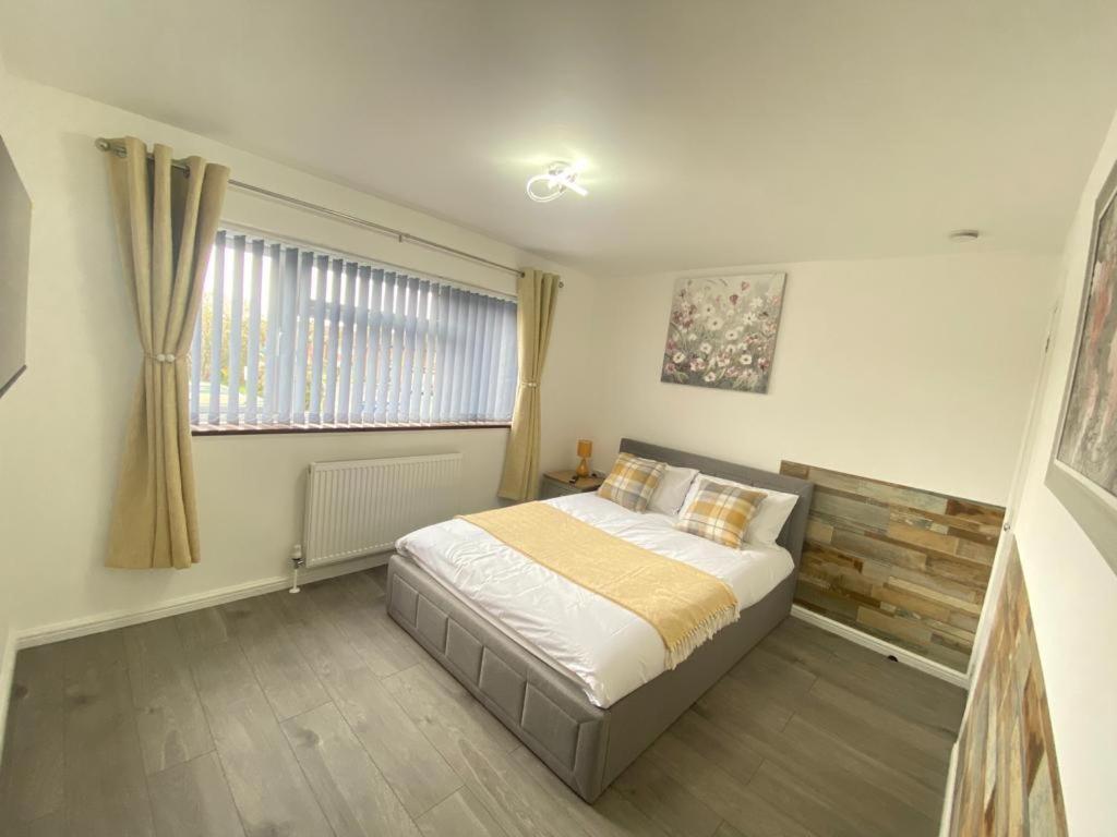 Gatwick Deluxe En-Suite Rooms Horley Esterno foto
